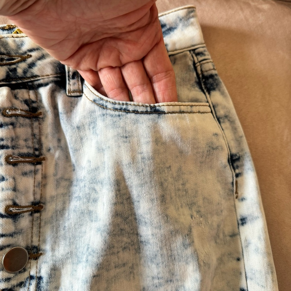 BLUE FAITH. Distressed Jean Skirt. Button Closure. Size Small. Two front pockets - Picture 4 of 14